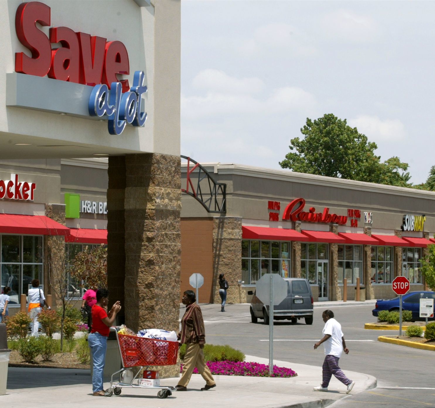 MLK Plaza proves that retail can thrive north of Delmar 2004